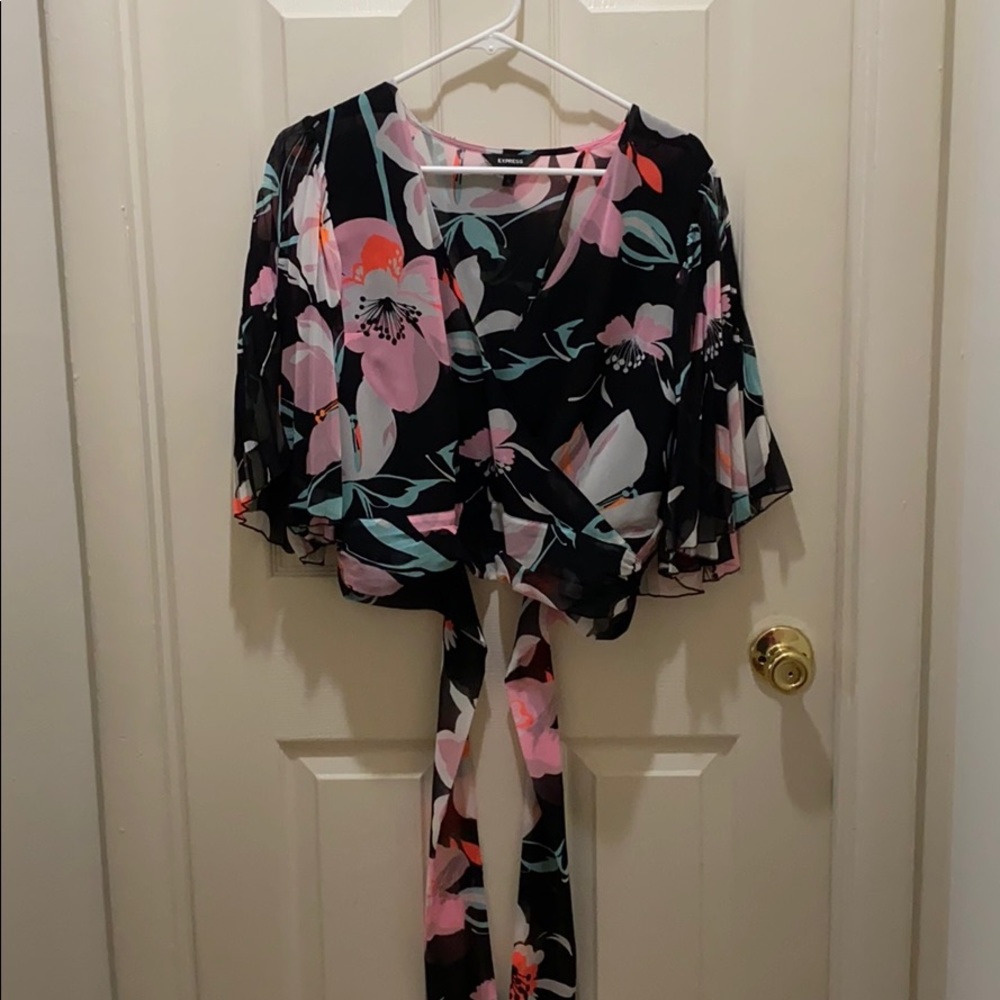 Cropped Flutter Sleeve Shirt